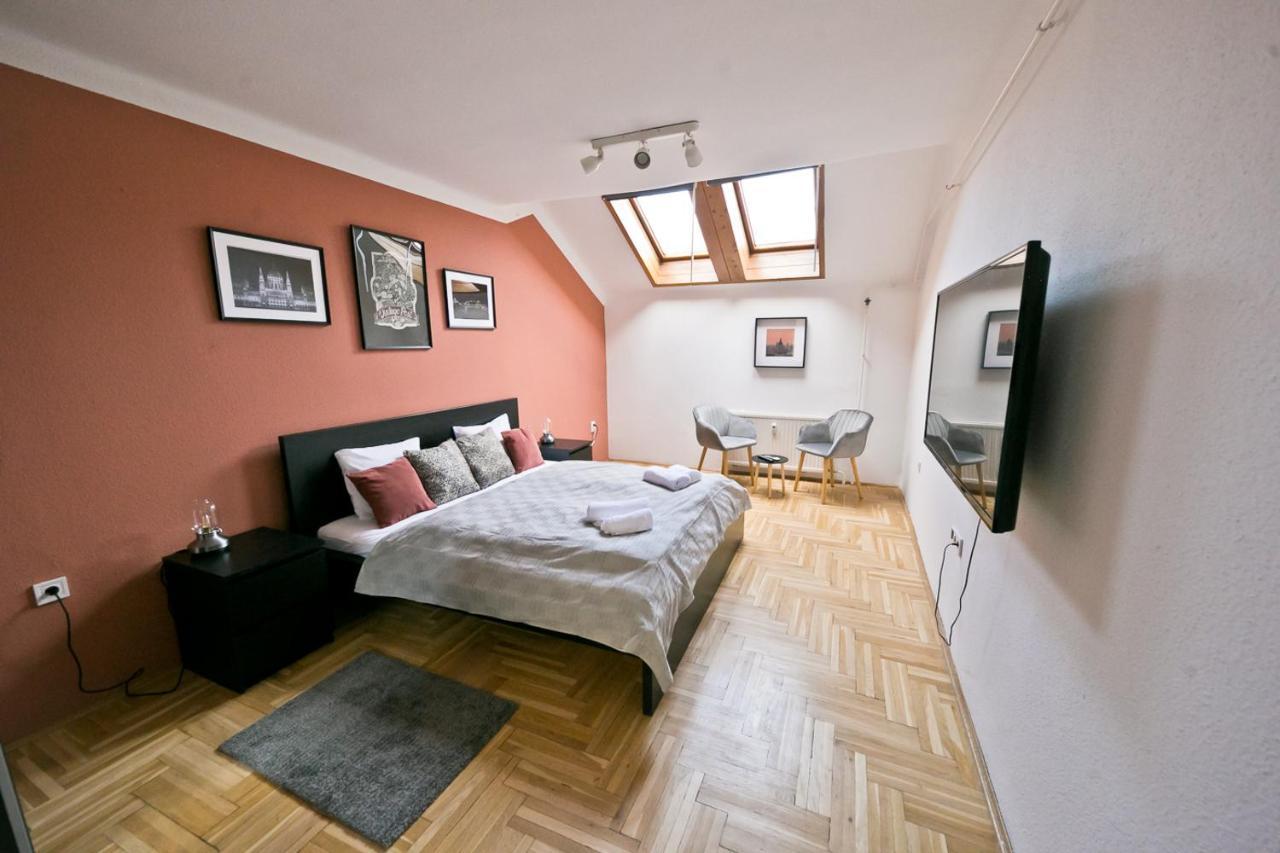 Dob Duplex Apartment بودابست المظهر الخارجي الصورة